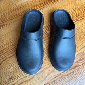 Oofos Recovery Clogs size EU 39
